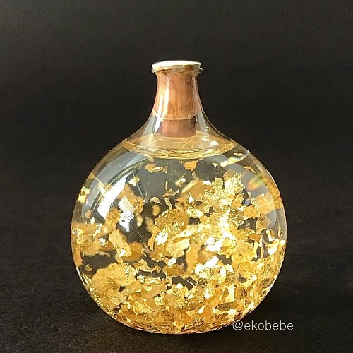 Stikla Bumba Pildīta ar Īstām 24 karātu Zelta Pārslām