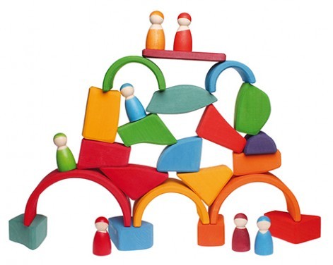 Grimms valdorfa krāsainie koka kluči rotaļā ar vidējo varavīksni un 12 cilvēciņiem