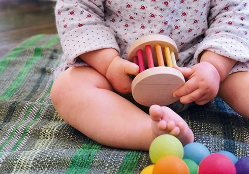 Grimms riopjoša rotaļlieta ar skaņu bērnam rokās mini